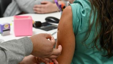 Rosario invita a vacunarse contra el dengue a quienes ya tuvieron la enfermedad y a sus convivientes