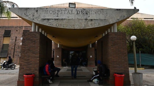 Un bebé cayó en un balde con lavandina: se encuentra en estado crítico