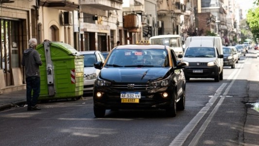 Taxis en Rosario: proponen tarifa única y descuentos para competir con las apps
