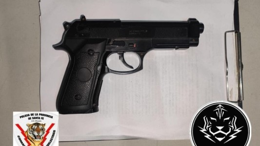 Arrestaron a un joven con una réplica de arma en el sudoeste rosarino