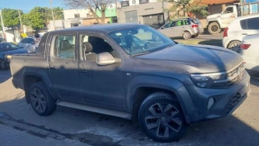 Zona Oeste: rompió una ventanilla de una camioneta para robar y escapó