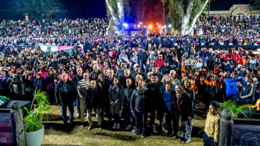 La Municipalidad distribuyó 10.000 camisetas a niños y niñas de clubes barriales