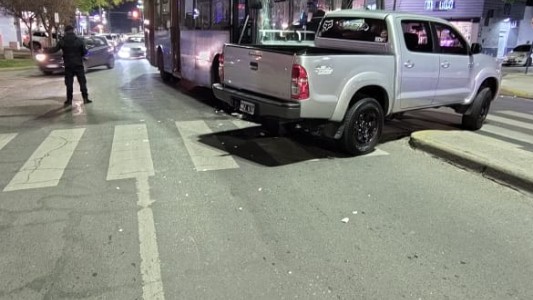 Choque entre colectivo y camioneta en la zona oeste: la hija del chofer relató cómo ocurrió la maniobra