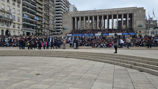 Miles de estudiantes prometen lealtad a la Bandera en Rosario