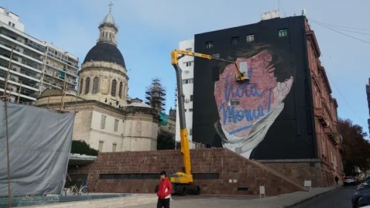 Rosario estrena mural en homenaje a Manuel Belgrano, de la mano de Martín Ron