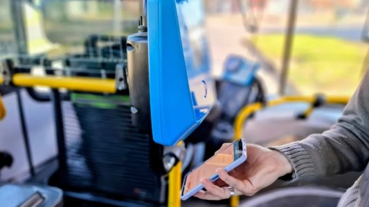 Transporte urbano: desde este lunes, los usuarios podrán pagar con tarjetas bancarias y código QR