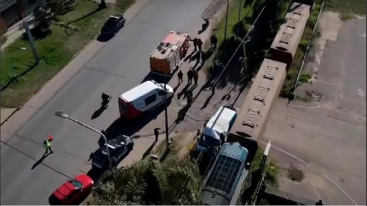 Un tren embistió a un vehículo de Fabricaciones Militares en Fray Luis Beltrán