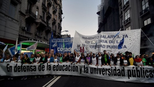 Marcha simultánea por las universidades públicas y el consumo problemático