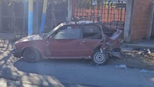 Siniestro vial múltiple: una moto se resbaló en una calle congelada producto del frío