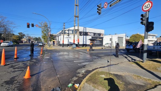 Bajas temperaturas y peligro en las calles: una esquina congelada provocó caídas y accidentes