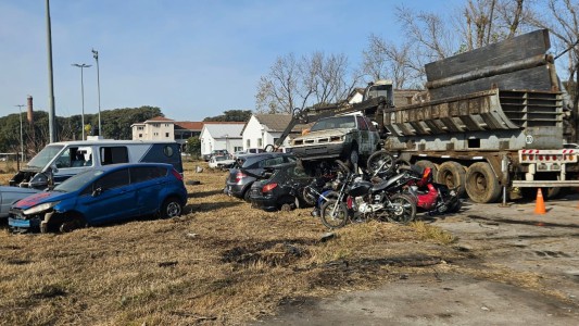 Rosario: avanza el operativo de limpieza y compactación de vehículos en desuso en el Polo Tecnológico