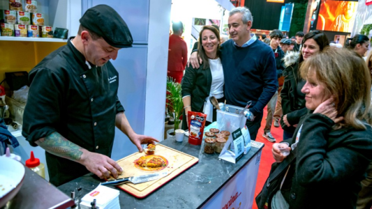 Javkin resalta el potencial exportador y la importancia de la industria alimentaria en la cierre de la FIAR 2025