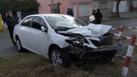 Un automovilista chocó contra un tren: no hubo heridos de gravedad
