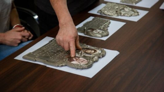 Devolvieron a familias más de 30 placas robadas en cementerios de la Provincia