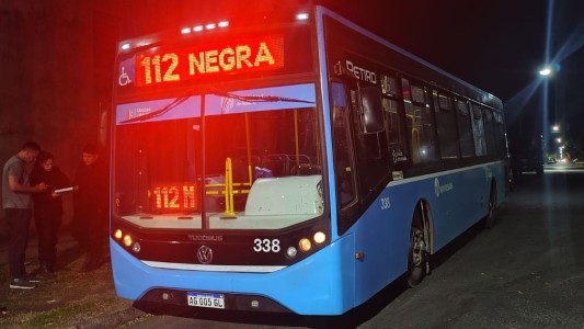 Atacaron a piedrazos a un colectivo: una pasajera sufrió una lesión en su ojo