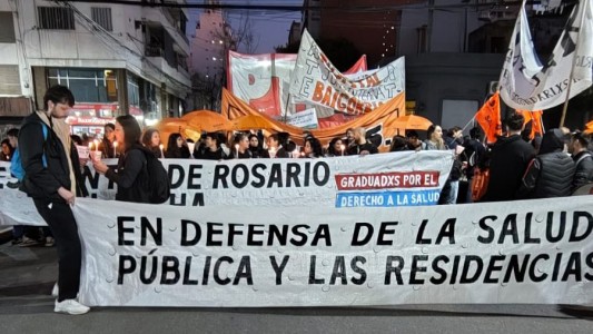 Marcha de Velas: Residentes de la Salud Pública Reclaman por Mejores Condiciones Salariales