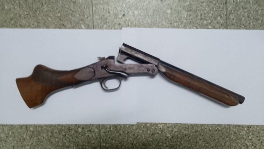 Granadero Baigorria: amenazó a su suegra con una escopeta y terminó detenido