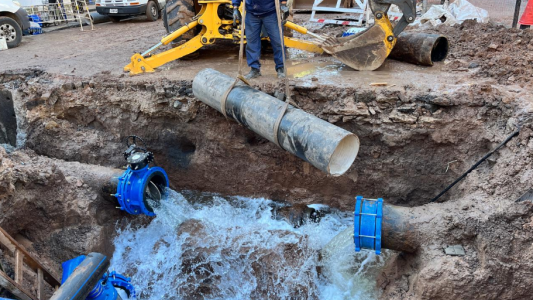 Aguas Santafesinas detuvo la planta de Arroyito por rotura en cañería histórica