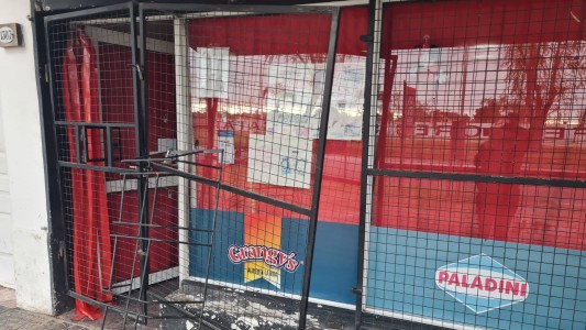 Robaron una carnicería: arrancaron las rejas y cargaron la carne al hombro