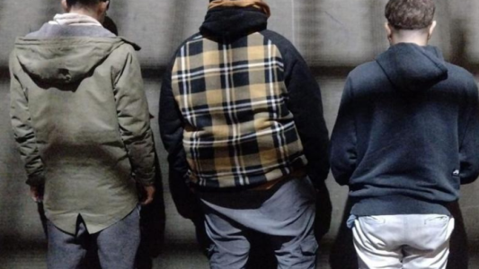 Cuatro personas detenidas en Rosario por amenazas relacionadas con una deuda por drogas