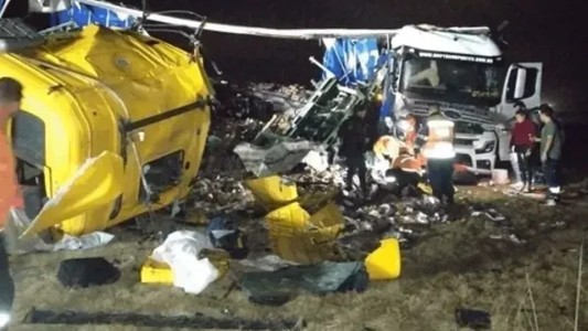 Fatal choque entre camiones en la autopista Rosario-Córdoba