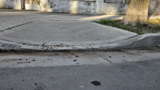 Asesinaron a una mujer e hirieron de bala a su hijo: la hipótesis inicial apunta a un ataque por error