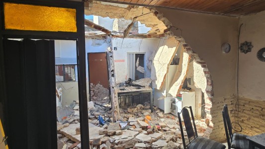 Se salvó de milagro: una joven embarazada encontró su casa derrumbada