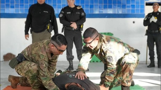 Empezó la distribución de las pistolas Taser en Santa Fe: cómo es la formación a policías para usarlas