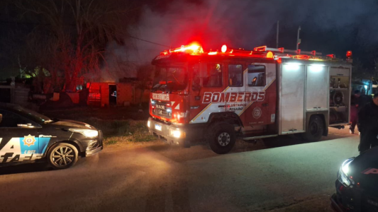 Incendio en zona noroeste arrasa con vivienda precaria sin víctimas