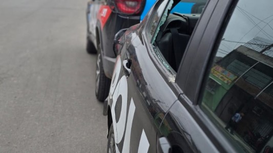 Apedrearon un móvil policial tras un conflicto en la zona de la Comisaría 12