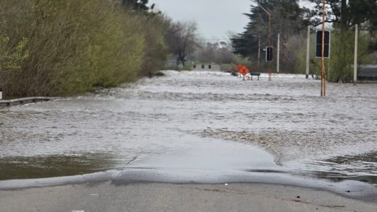 Alerta por el desborde del Río Carcarañá: rutas cortadas y evacuados