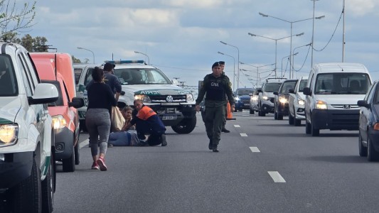 Circunvalación: un camión embistió a una mujer que intentó cruzar caminando