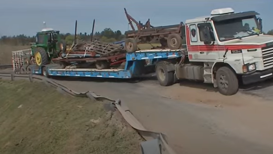 Preocupa el cruce de la ruta 33 y la A012: camioneros denuncian un pozo de grandes dimensiones
