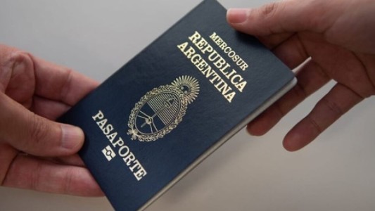 Alerta pasaportes: piden devolver una serie por una falla invisible en la tinta y cómo saber si te afecta