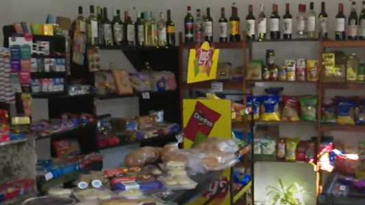 Robo en un almacén de Tucumán al 2500: los dueños sospechan que los ladrones usaron un auto robado minutos antes