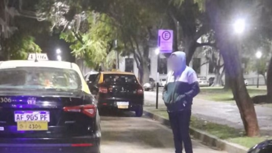 Golpiza a pasajero: una taxista detenida aseguró que no participó del ataque