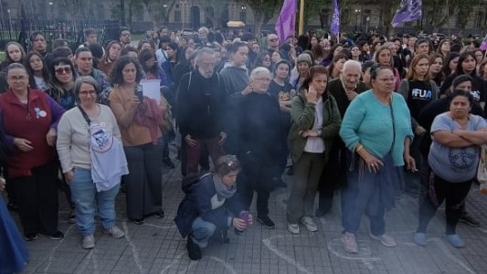 Concentración por el triple femicidio: reclamo en Plaza San Martín