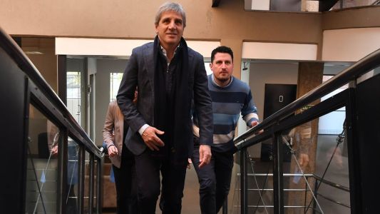 Vuelve el cepo: restringen compra de dólares a personas humanas