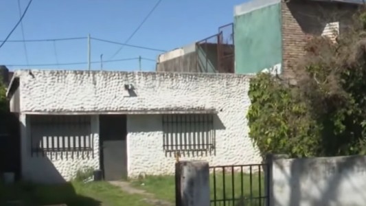 Salió a comer con su hija y le entraron a robar: forzaron la puerta de ingreso