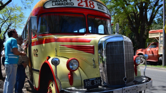 Rosario celebra 300 años de movilidad con una muestra de coches antiguos y fotos