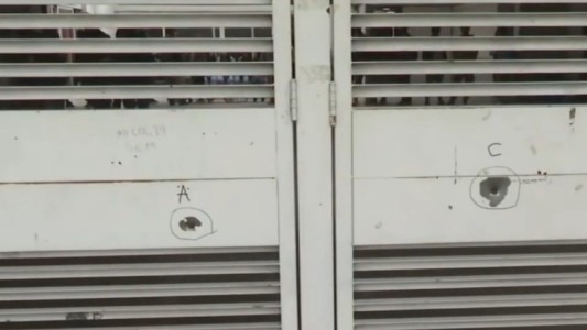 Balearon una escuela en Barrio Fontanarrosa y dejaron una nota intimidatoria