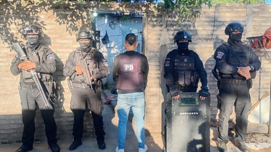 Tras múltiples allanamientos detienen a un joven acusado de homicidio