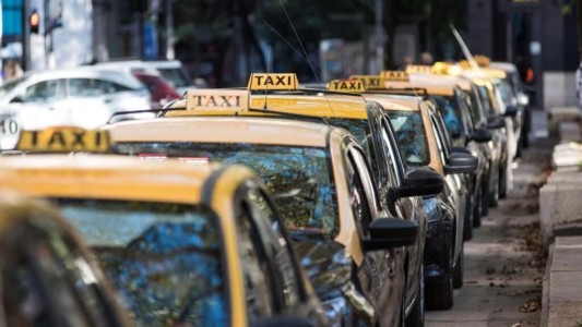 Opiniones divididas entre taxistas por el pedido de una actualización tarifaria