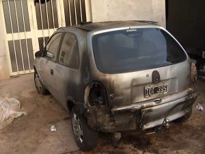Ataque incendiario: un hombre prendió fuego un auto estacionado