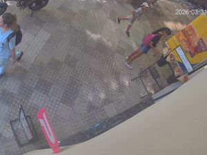 Violento robo en Rosario: atacaron a una empleada con un palo tras robar un ramo de flores en San Juan al 2600