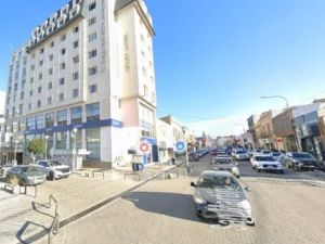 Murió un hombre tras caer desde el cuarto piso de un hotel en Comodoro Rivadavia