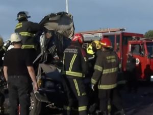 Choque múltiple en la autopista a Santa Fe: rescataron a un hombre atrapado en un auto