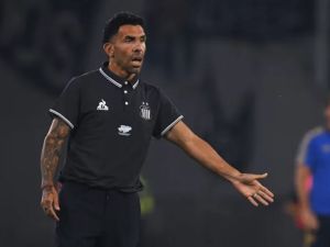 Talleres confirmó la salida de Carlos Tevez tras la eliminación en el clásico cordobés