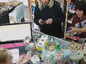 Detuvieron a dos jóvenes acusados de usar tarjetas de crédito ajenas