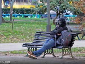 Domingo con frío intenso y densa neblina en Rosario: cómo seguirá el tiempo el resto del fin de semana largo